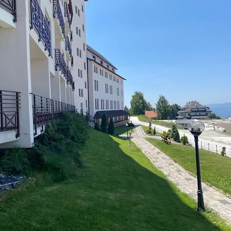 Nlux Nest Aparthotel